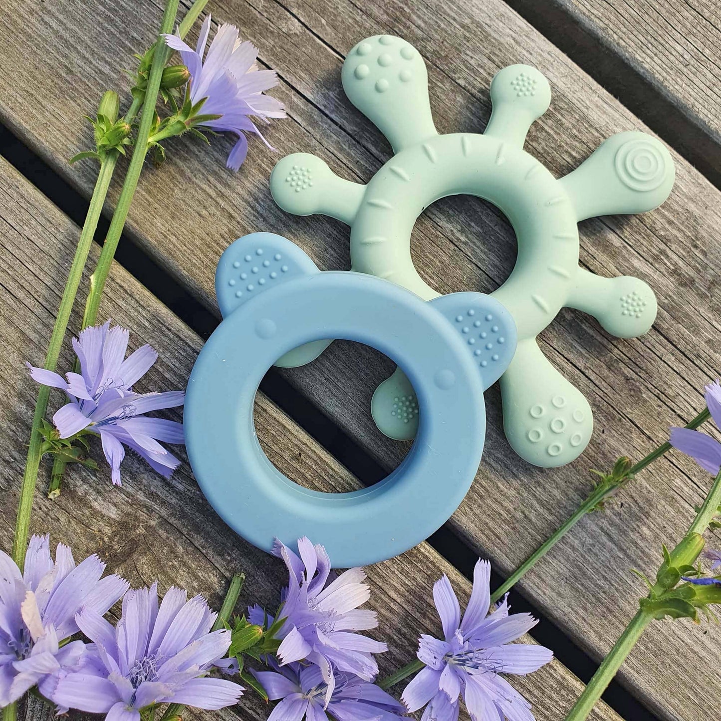 Summerville organic Silikon Baby Rattle + Teether blågrön