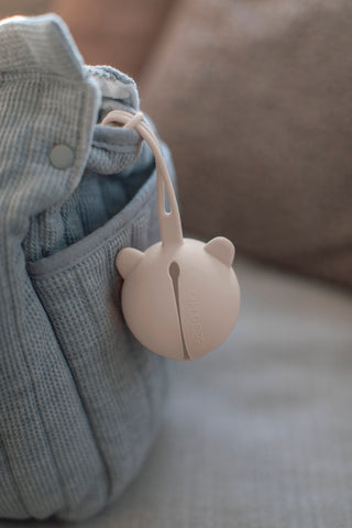 Oh, Poppy! NOLA SILICONE PACIFIER CASE Linen Beige