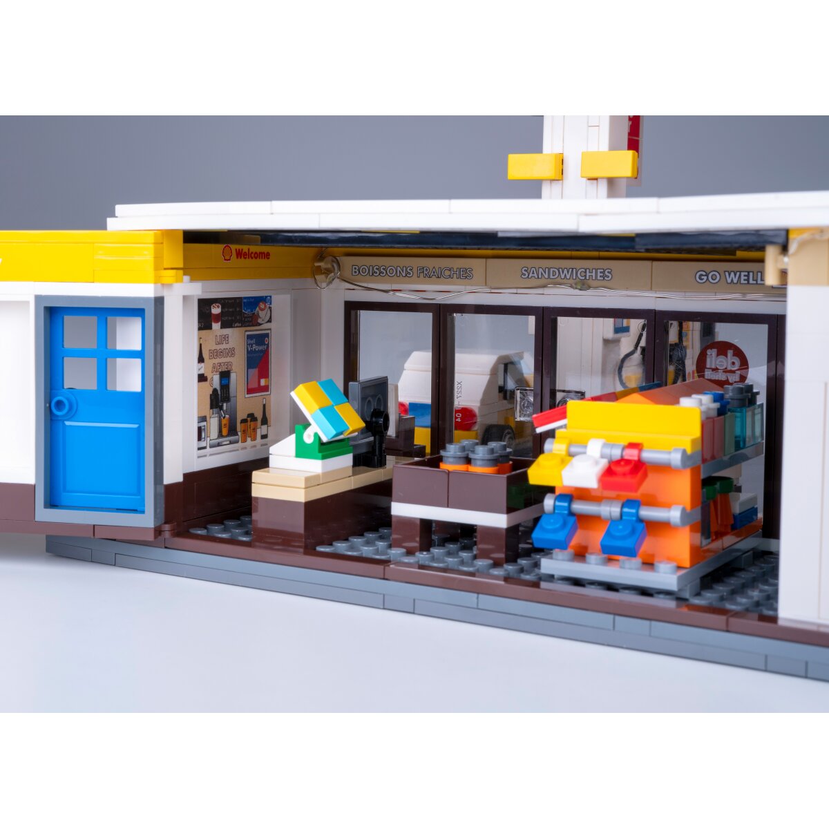 JAMARA CaDA Shell Gas station with shop and car wash Bricks