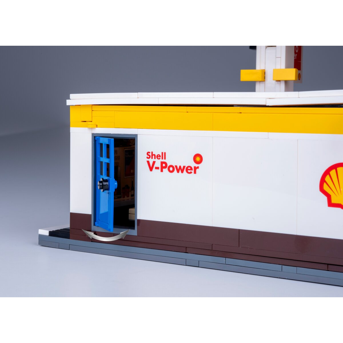 JAMARA CaDA Shell Gas station with shop and car wash Bricks