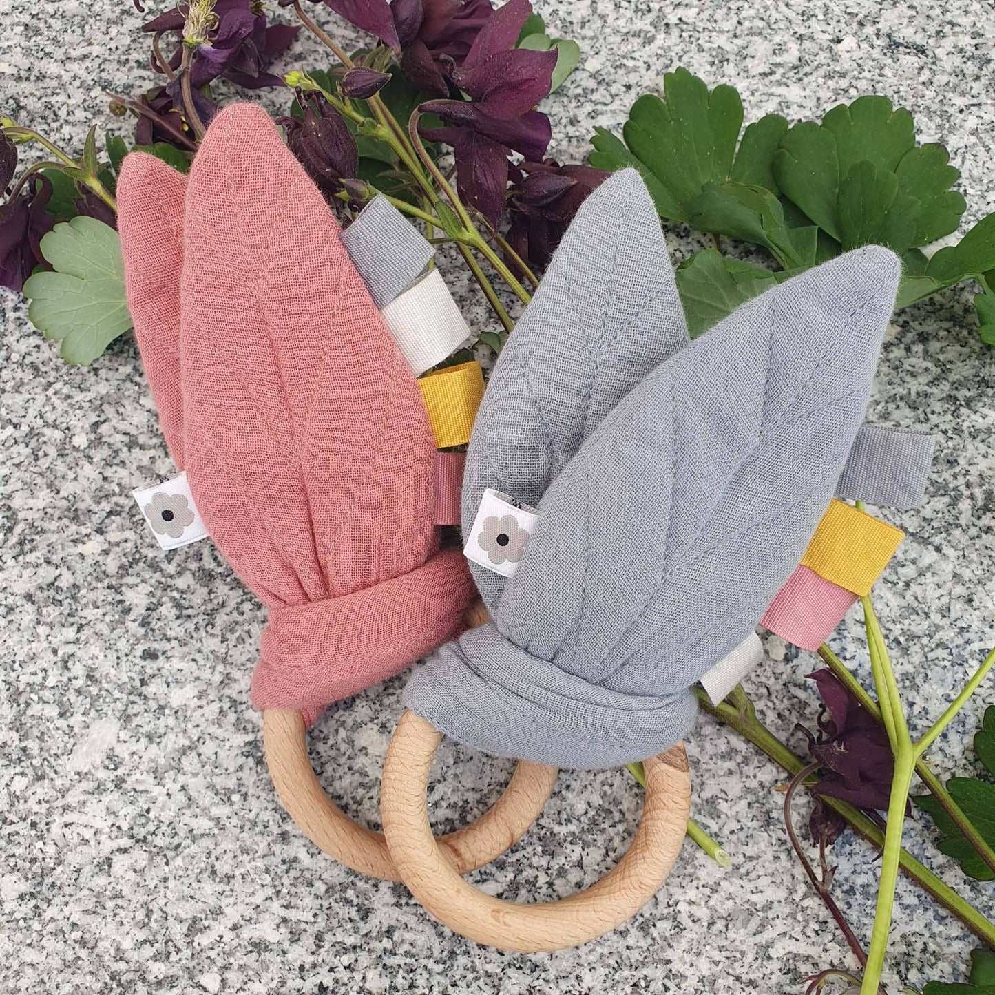 Organiska Crinkle Toy Leaves Tradewinds