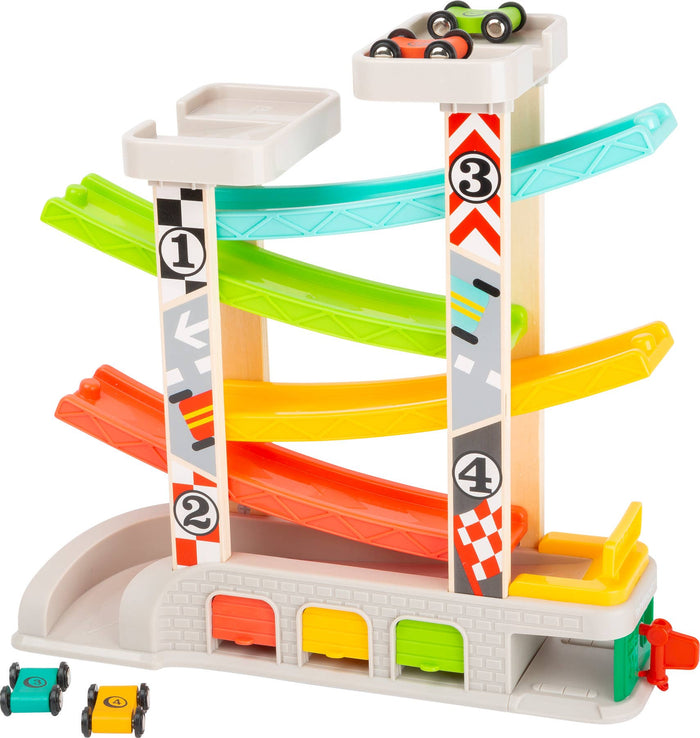 small foot Racetrack med parkeringsdäck