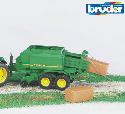 Tactic John Deere Höpress med höbal
