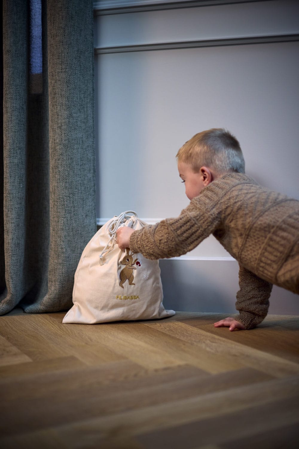 Filibabba Broderad Presentpåse Hare