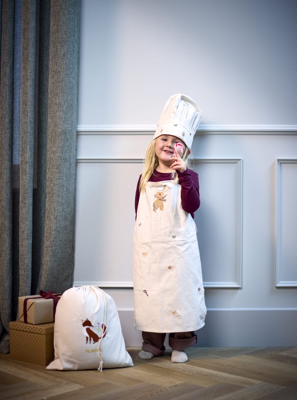 Filibabba Broderat Förkläde och Hatt