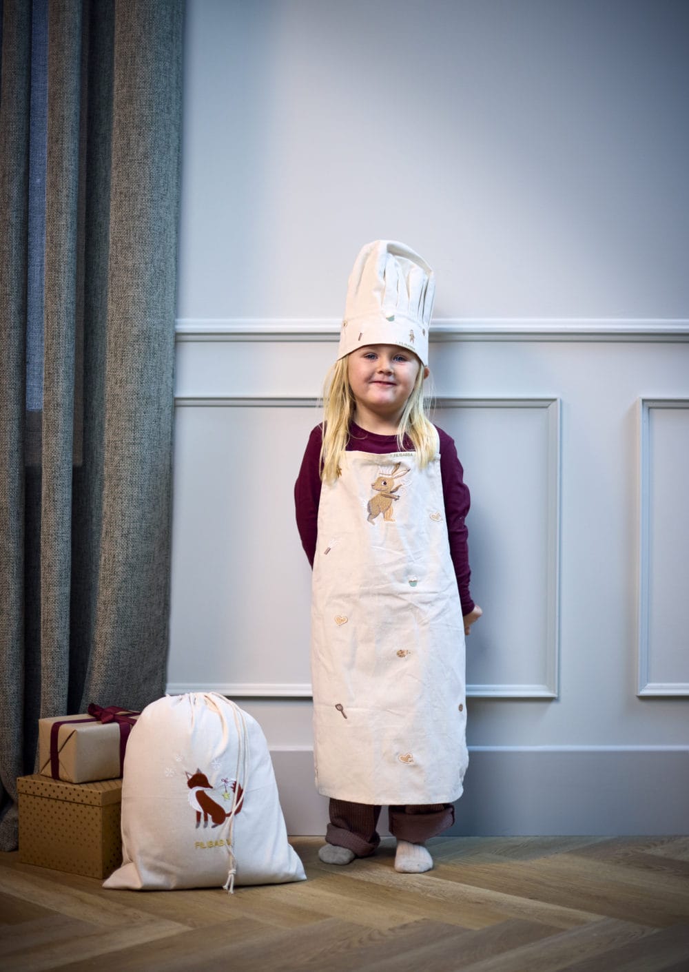 Filibabba Broderat Förkläde och Hatt