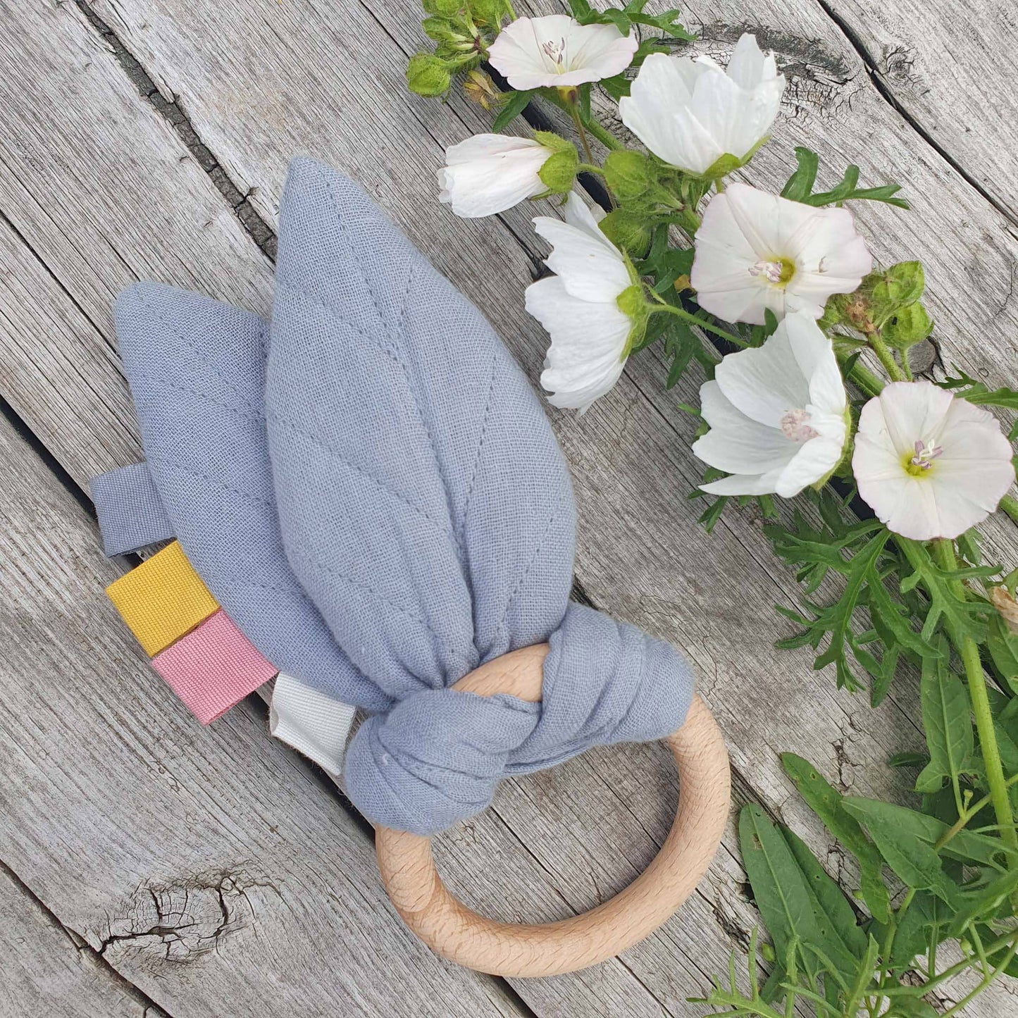 Organiska Crinkle Toy Leaves Tradewinds