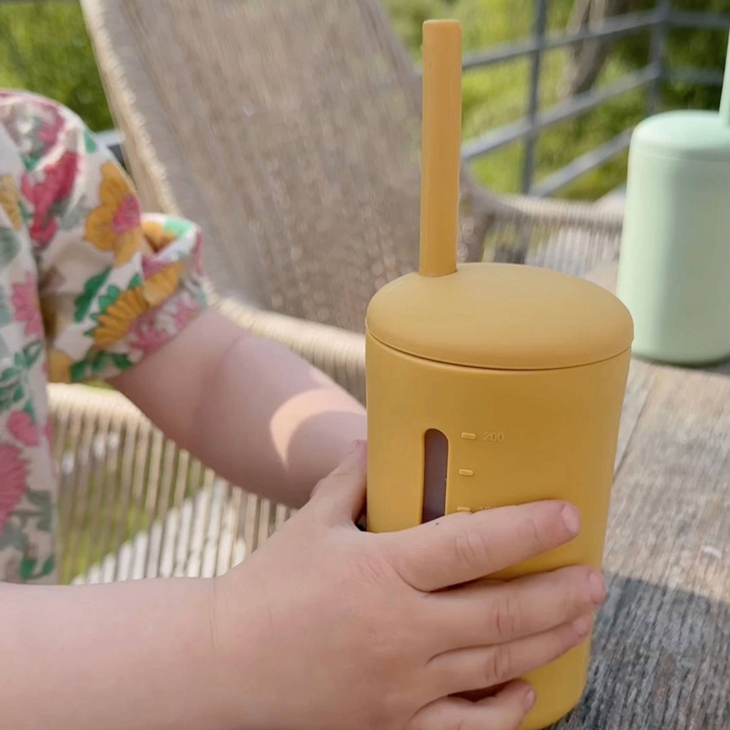 Mugg med sugrör silikon 200 ml ockra