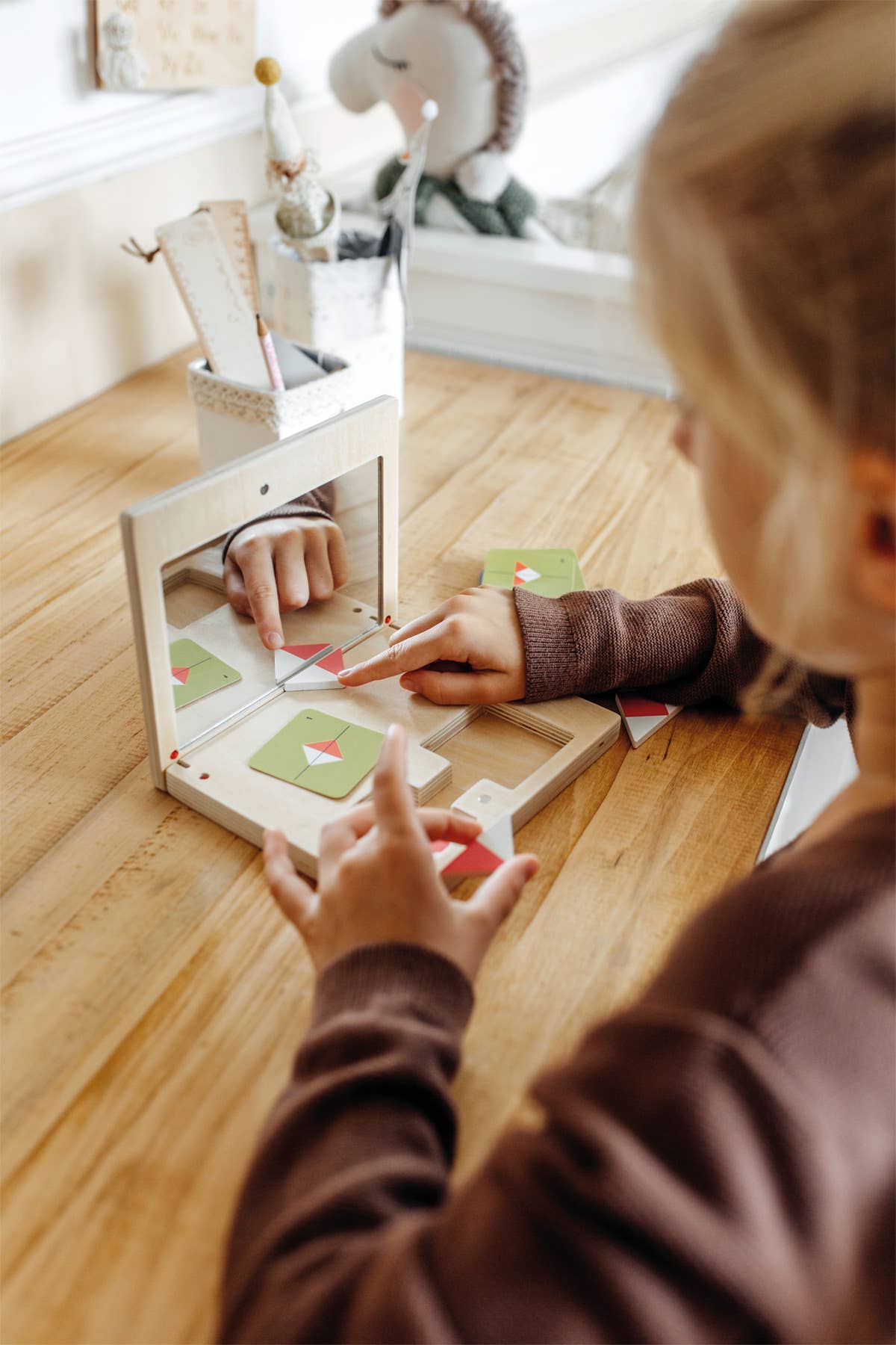 small foot Symmetrispel med spegel ”Utbilda” | lärande spel | trä