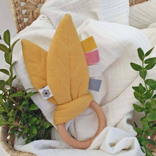 Summerville organic Organiska Crinkle Toy Leaves Ochre