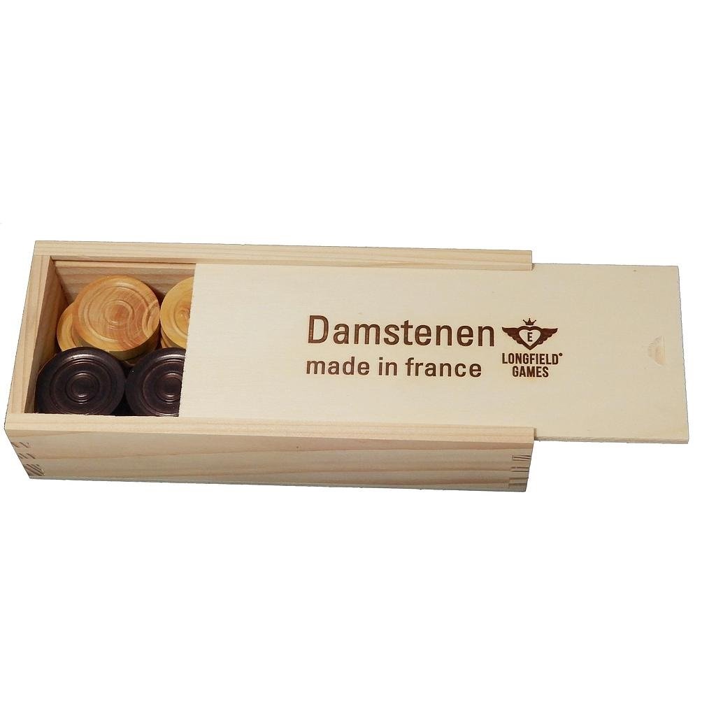 Schackpjäser i trälåda